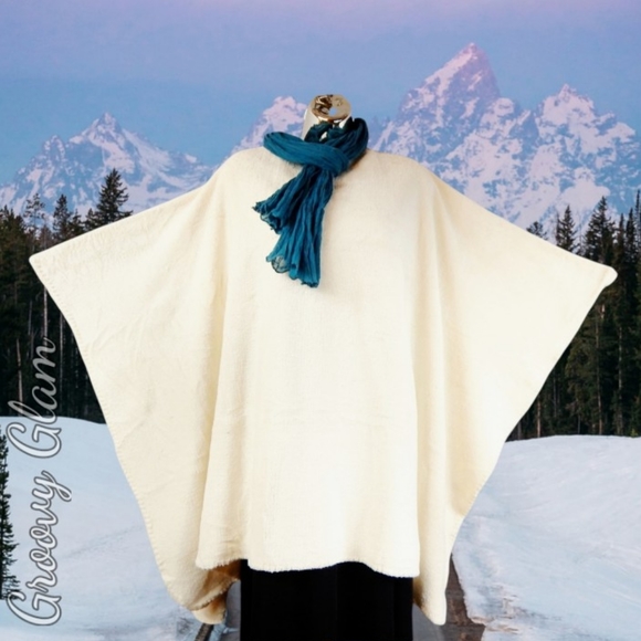 GROOVY GLAM Handmade Ivory White Plush Poncho